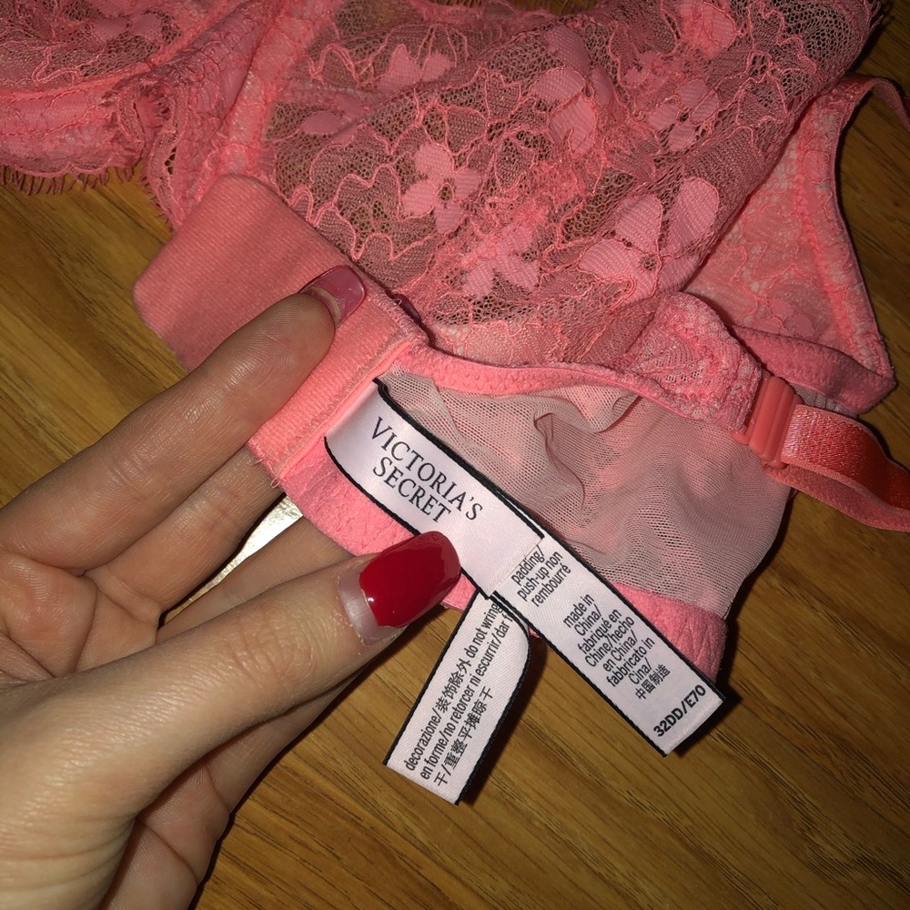 Pink underwire bra! - Picture 4 of 4